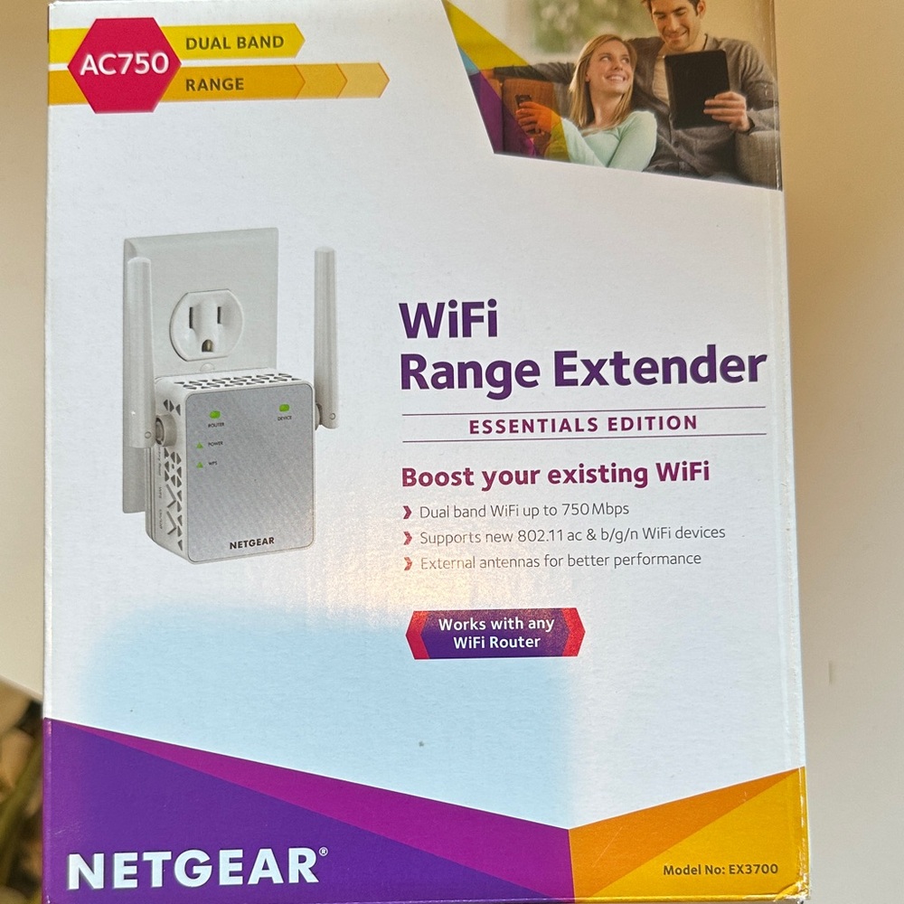NETGEAR Essentials Edition WiFi Range Extender - Gray